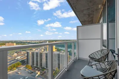 Image de Modern Comfortable Condo in the heart of Rainey