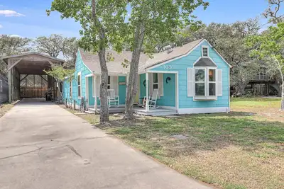 Image de Bahia Oz- Quaint Cottage, Walk to Restaurants and Bar, Screened Porch, Rv Pad