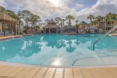 Image de Like New! ! Purple Parrot Coastal Cottage So Close To The Beach! Resort Life!