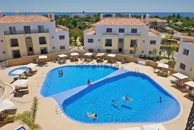 Image de Magnificent apartment located in a condominium with swimming pool and gardens