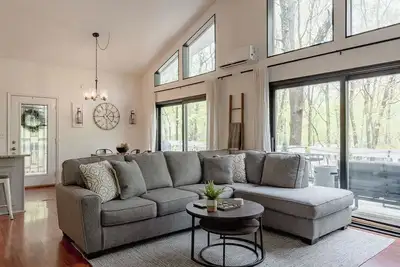 Image de Stunning Bushkill Getaway w/Deck\n\n