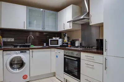 Image de Spacious 2 Bed in City Center - Free SecureParking