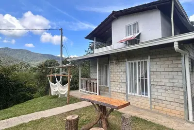 Image de Cabaña  Acogedora con Wifi y Vista a las Montañas