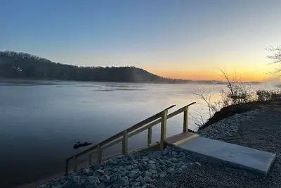 Image de The Grand View. \nBeautiful Rv lot on the banks of the Kentucky Lake/Tn River. \n\n