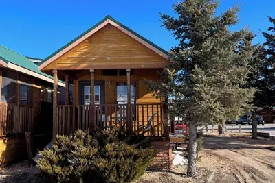 Image de Cabins by Panguitch Lake: Where Rustic Charm Meets Amazing Fishing!