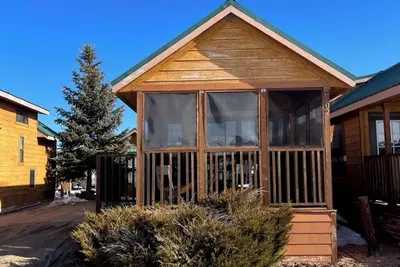 Image de Cabins by Panguitch Lake: Where Rustic Charm Meets Amazing Fishing!
