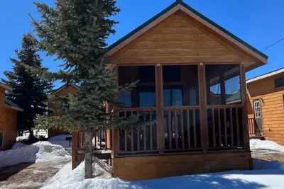 Image de Cabins by Panguitch Lake: Where Rustic Charm Meets Amazing Fishing!