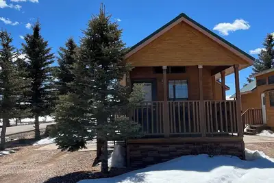 Image de Cabins by Panguitch Lake: Where Rustic Charm Meets Amazing Fishing!