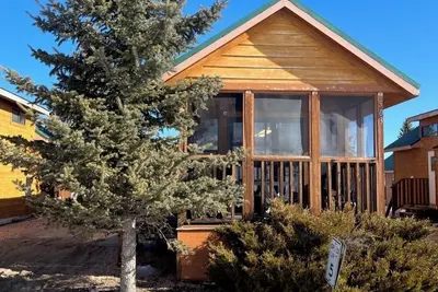 Image de Cabins by Panguitch Lake: Where Rustic Charm Meets Amazing Fishing!
