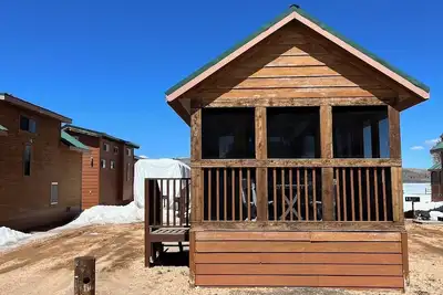 Image de Cabins by Panguitch Lake: Where Rustic Charm Meets Amazing Fishing!