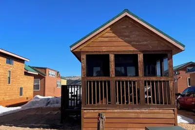 Image de Cabins by Panguitch Lake: Where Rustic Charm Meets Amazing Fishing!