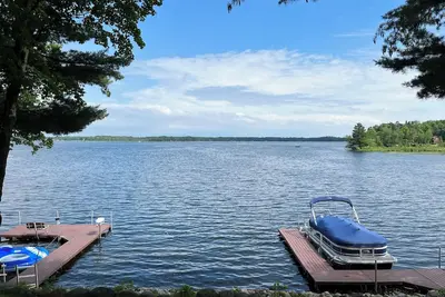 Image de Charming Lakefront Cabin on Clean & Clear Big Pine Lake. Pet Friendly! \n