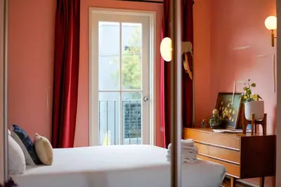 Image de Chic Central Quiet Apt with Free Parking