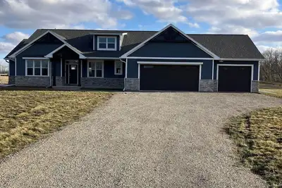 Image de Peaceful getaway rental home in the country.