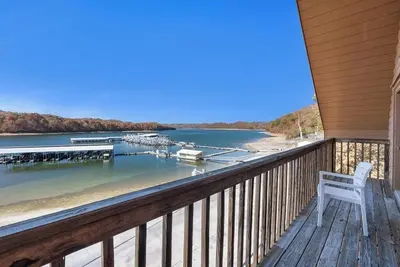 Image de Cozy 2 Bed 2 Story Chalet w/Scenic Views and Waterfront Access #23