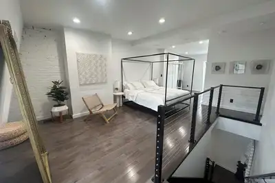 Image de Gorgeous Row house steps away from Butler Street!