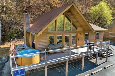 Image de Lakeside 3 bedroom chalet with hot tub at Safe Harbor Eagle Cove