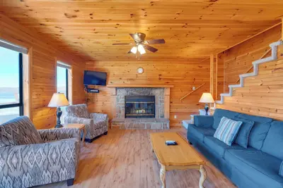 Image de Charming 2 Bed 2 Story Chalet w/Spectacular Views and Direct Lake Access #19