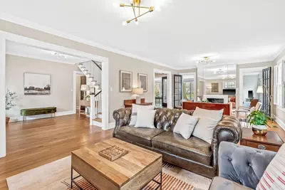 Image de Relax in Historic Downtown Burlington | The Fogleman House | Minutes from Elon