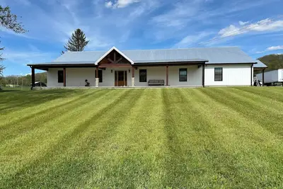 Image de Spacious & serene country location with cozy at home familiarity.