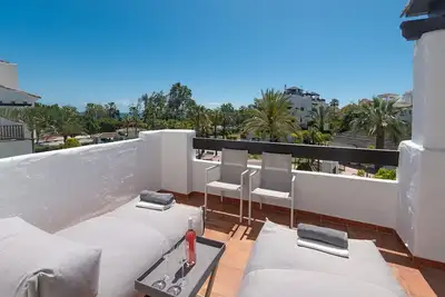 17 - Modern front line beach apartment Las Adelfas