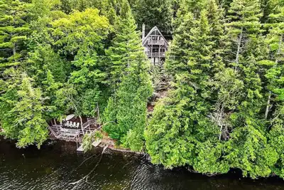 Image de Tranquil Waterfront A-Frame Chalet! Endless fun swimming, kayaking and more!