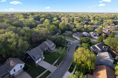 Image de Beautiful. Cozy. With tons of character!