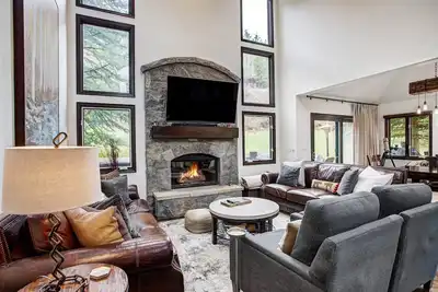 Image de Exquisite, Private Mountain Home Retreat by RedAwning