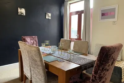 Image de Beautifully Styled 2br Home with Garden