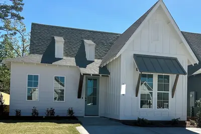 Image de Perfect location for game day weekends, Rtj golf trips & much more!