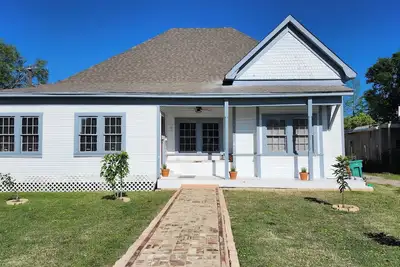 Image de Rustic Cajun Country Charm less than one mile from Lamar College and boat docks.