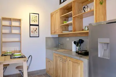 Image de Studio with a comfy workspace and high speed Wi-Fi. Perfect for digital nomads.