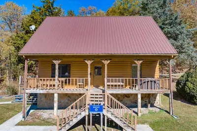 Image de Beautiful 6 Bed 3 Bath Cabin with Hot Tub and a Lakeview of Dale Hollow Lake #13