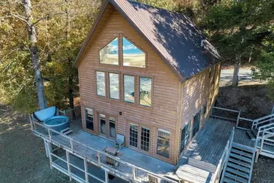 Image de Lakefront Dale Hollow view #15 Beautiful 5 Bed Chalet w/Hot Tub
