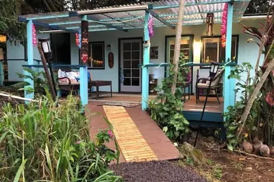 Image de CozyTiki cottage w/ 2 private rooms, outdoor kit/bath\n
