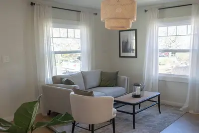 Image de New Downtown Cottage- Near U of O Campus