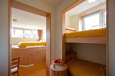 Image de Modern houseboat built 2024 called Michaelsark for family of 4 or 4 singles