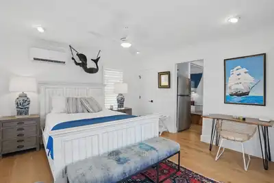 Image de Location! ! ! A one bedroom cottage, 2 blocks from Gulf, and Old Naples.