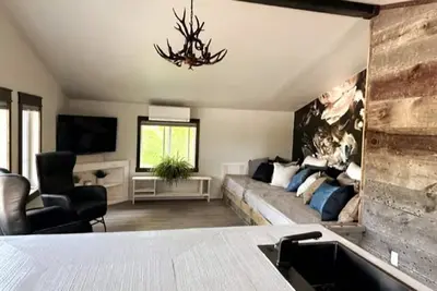 Image de Northern Loft Retreat: Haliburton Haven