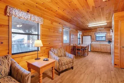 Image de Breathtaking Lakeside 2-Bedroom Cabin on Beautiful Dale Hollow Lake #9!