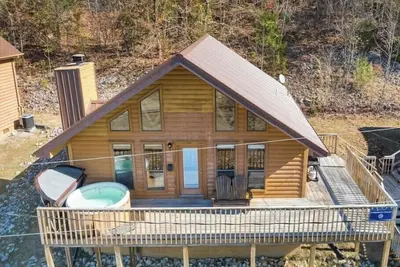 Image de 2 Bed Chalet Lakeside with Exceptional View of Dale Hollow Lake