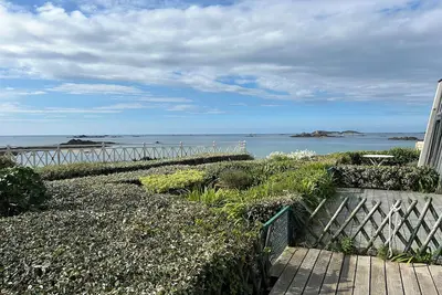 Image de Appartement vue sur mer Accès Direct à la Plage de St Enogat