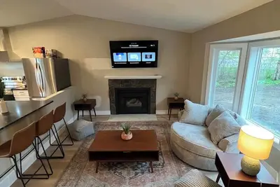 Image de New Renovated-4br-King Beds in Savage/Home Theatre