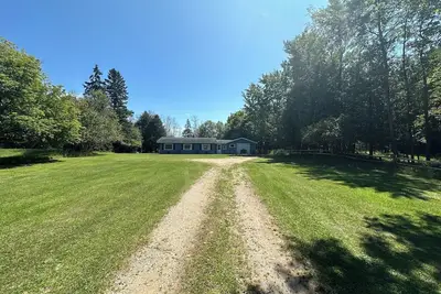 Image de Cozy cottage on Little Bay De Noc minutes away from a public boat launch!
