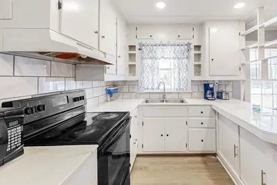 Image de Peaceful home in downtown Atlantic with patio, grill, streaming, & washer\/dryer