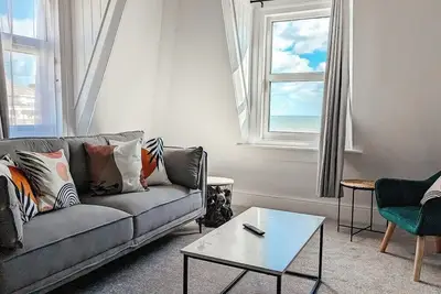 Image de Top Floor Sea View Apartment