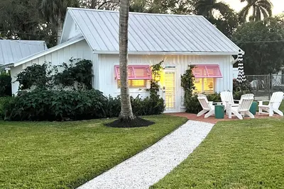 Image de The Historic Coquina Cottages C is 2 Blocks to the Beach, 5th Avenue and 3rd St.