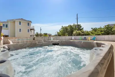 Image de Despacito: Pool, Hot Tub, Walk to Beach Obx