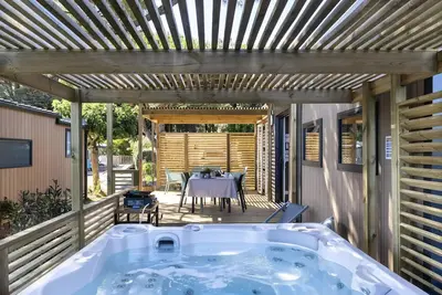 Image de Exklusives Mobilheim + privater 4-Zimmer-Spa für 6 Personen