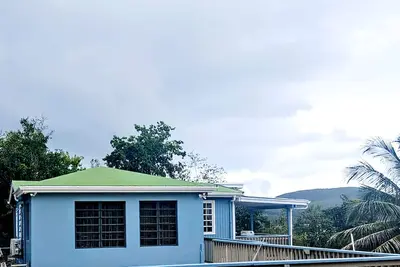 Image de Lush mountain views in a quiet area on island. Only 20 mins to Magens Beach.